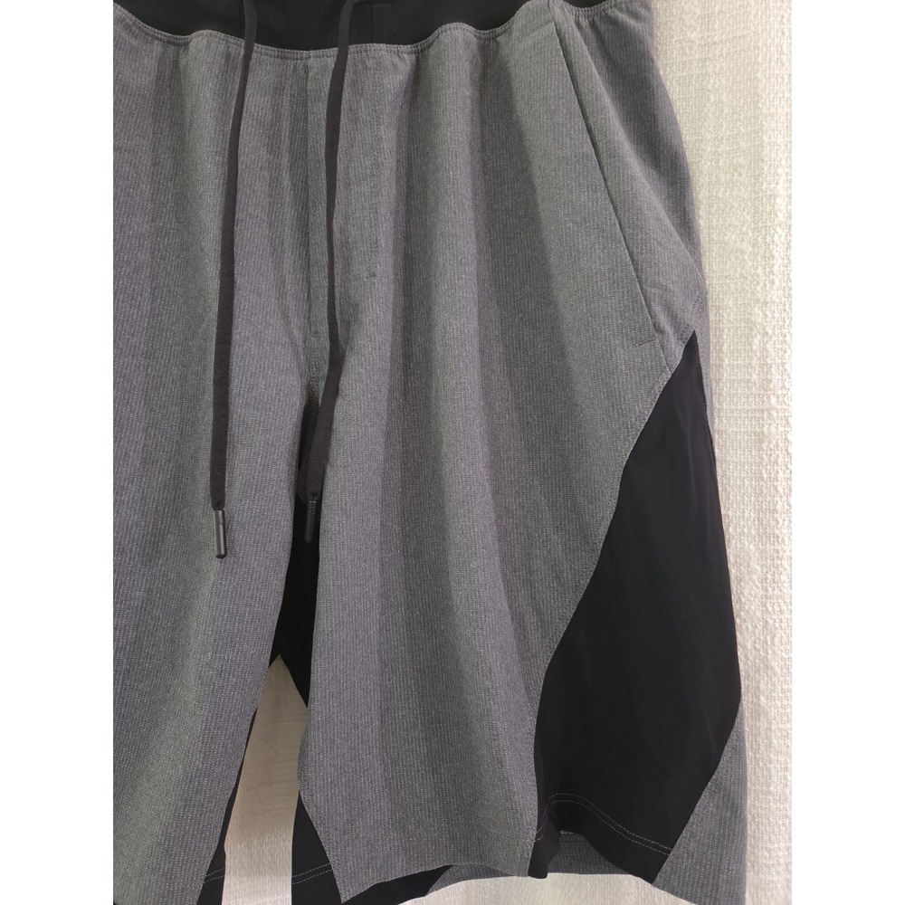 Lululemon Namaste At The Beach Black Gray Lined Shorts Men's M 9" Inseam - Picture 2 of 4